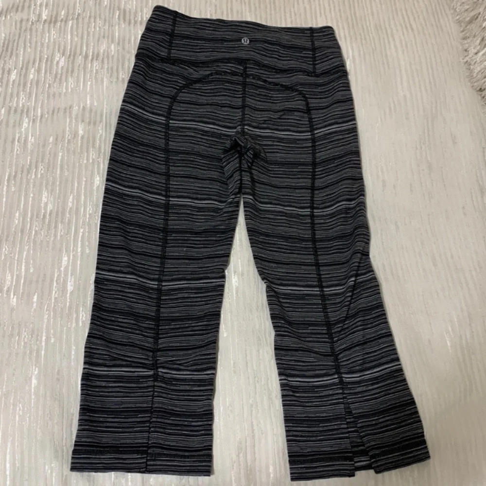 Lululemon gather and crow crop leggings - Picture 5 of 6